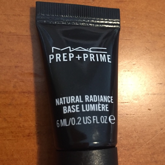 MAC Prep + Prime Natural Radiance Base - Picture 3 of 6
